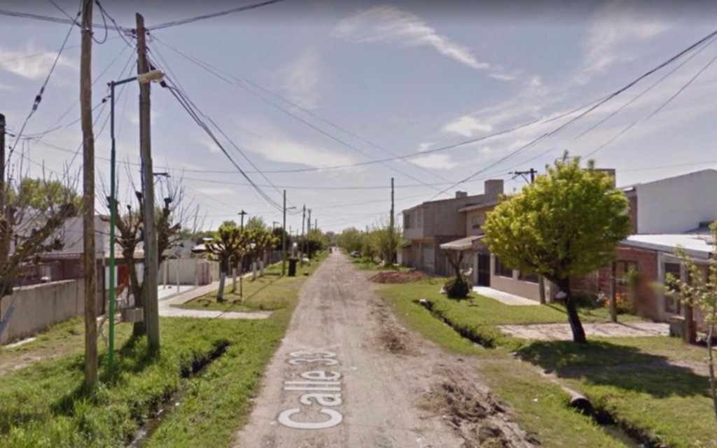 Motochorros le disparan a un joven en San Carlos para robarle el celular