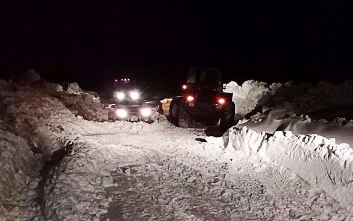 Rescataron a 23 personas que estaban varadas en la nieve en Neuquén
