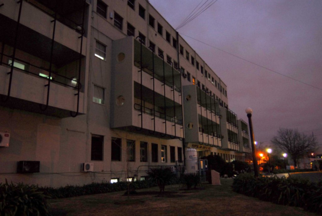 Un joven de 21 años grave al ser apuñalado en Los Hornos
