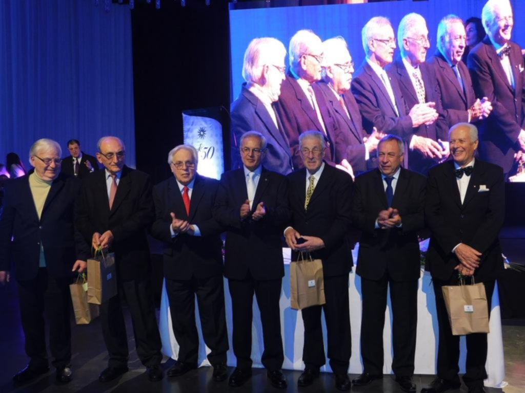 El colegio de Ingenieros hizo una gala por sus 30 años con distinciones a profesionales