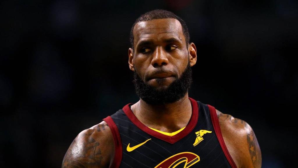 LeBron pasó a Los Lakers por US$ 154 millones