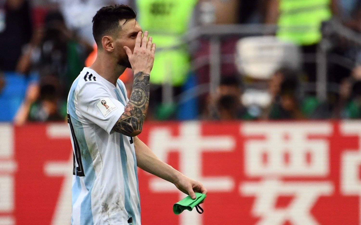 Extraña pareja: Se pelearon por Messi y él le pidió el divorcio