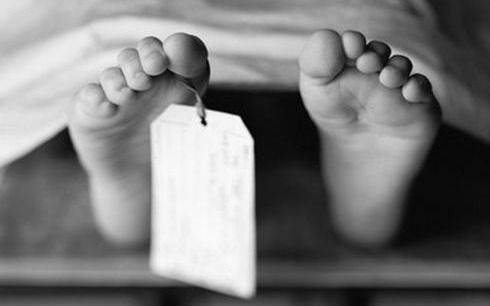 Il morto qui parla: la declaran muerta, la llevan a la morgue pero... ¡estaba viva!