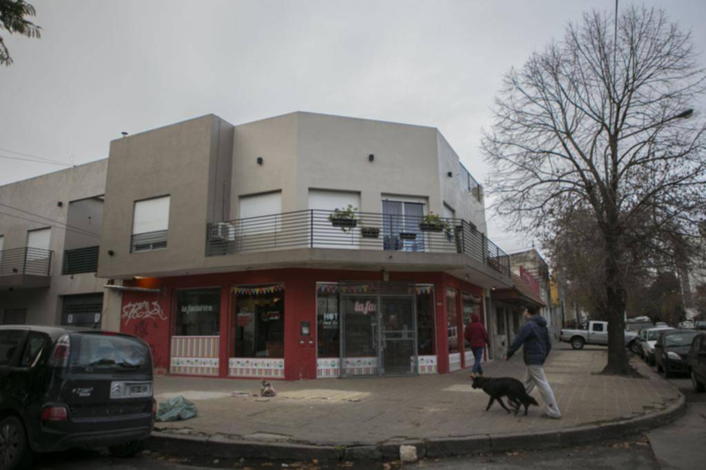 Sustrajeron las llaves y, ya de noche, se metieron en un local