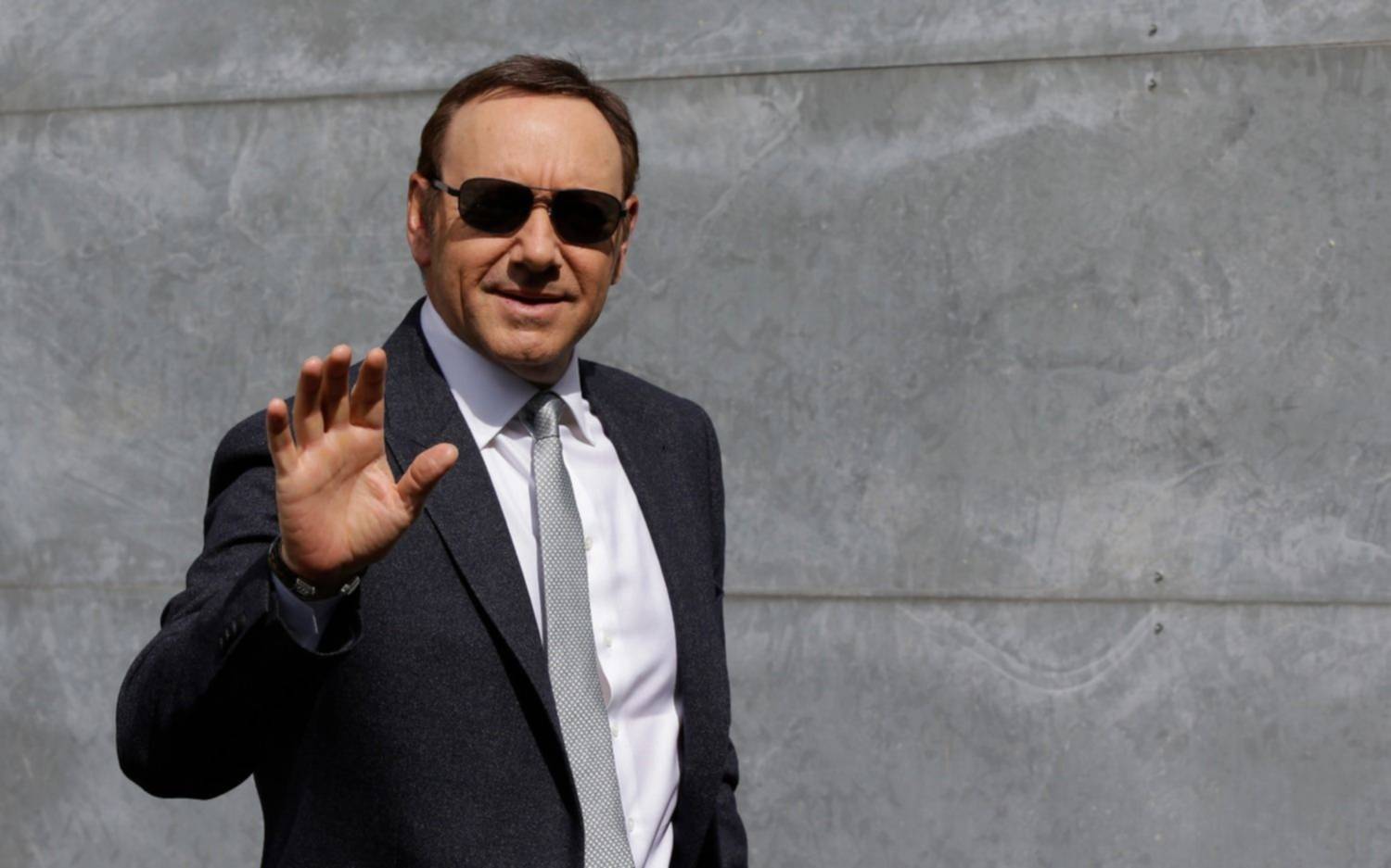 Suman nuevas denuncias contra Kevin Spacey: "Es un mano larga"