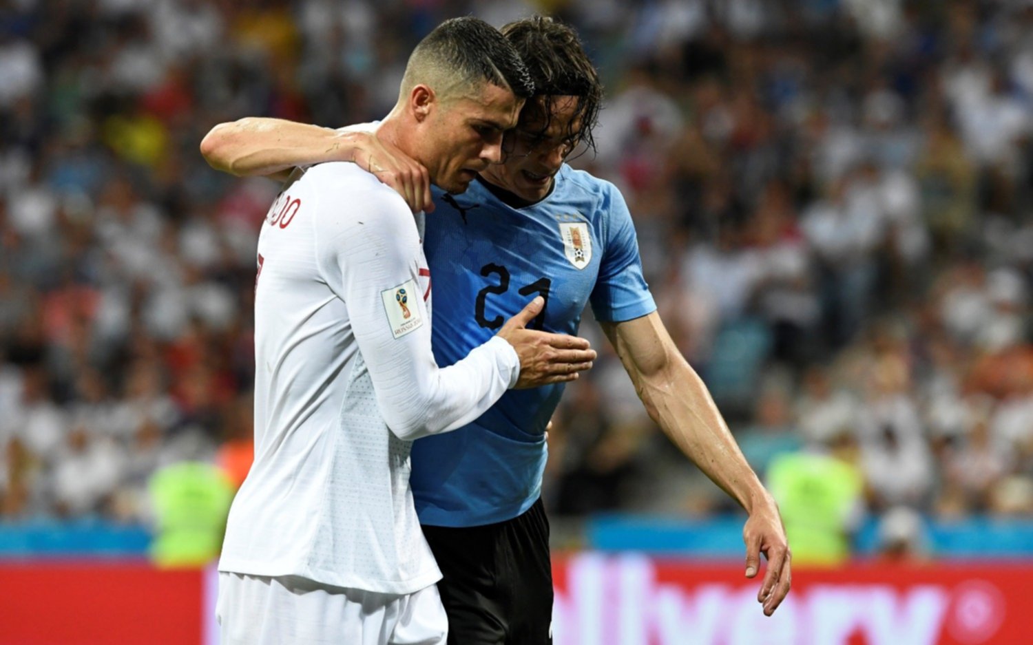Cavani se aleja del partido contra Francia