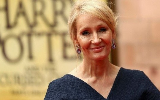 J.K. Rowling se burla de Trump en Twitter por decir que es escritor 