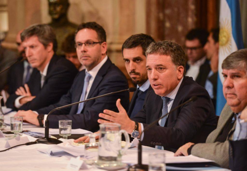 Empiezan a afinar el Presupuesto 2019, con 2 % de crecimiento y 17 % de inflación