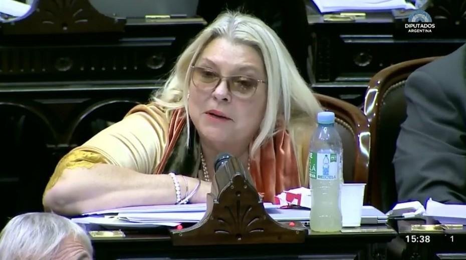 Carrió insiste con las propinas y sigue la polémica, en medio de chicanas con la oposición