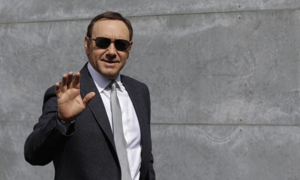 Hundido: investigan tres nuevas acusaciones contra Kevin Spacey