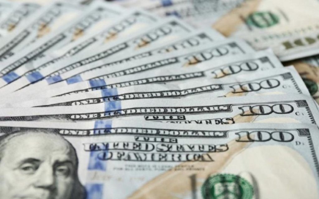 Al final, el dólar terminó retrocediendo y cerró a $28,50 en el Banco Nación