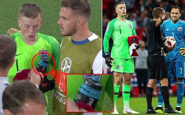 ¿Un machete en la botella?: el arquero de Inglaterra habría imitado a Lehmann