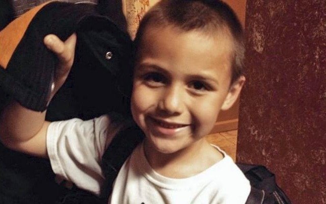 California: un niño de 10 años muere tras ser torturado por su familia