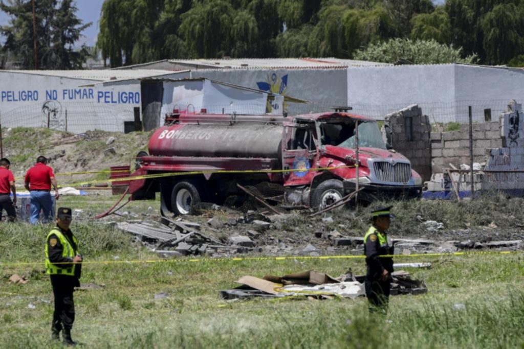 Explosión en una zona de talleres de pirotecnia deja 24 muertos en México