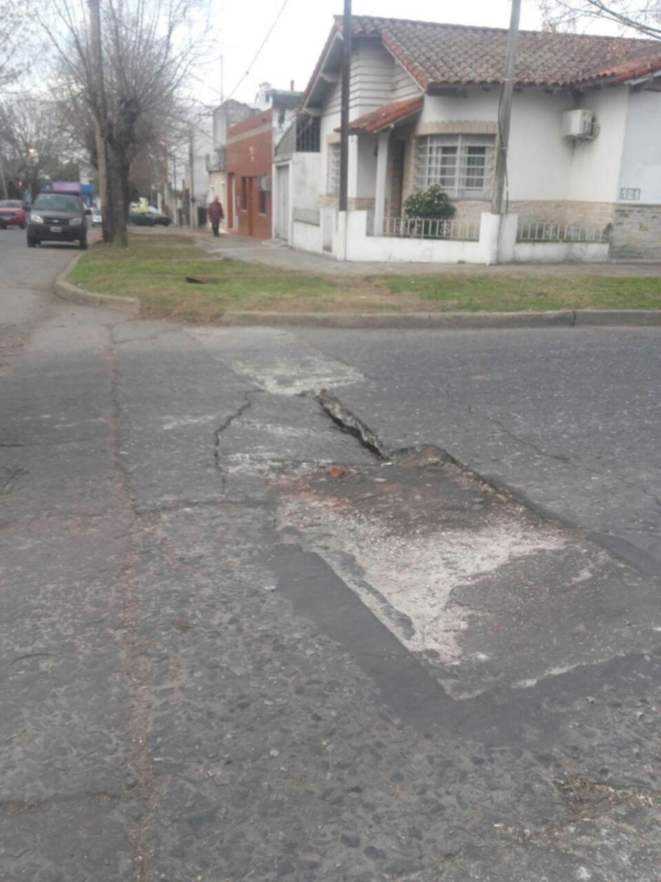 No paran los reclamos por el asfalto en mal estado