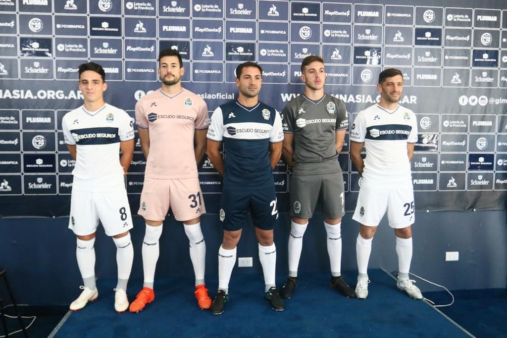 Se presentó la nueva indumentaria para la temporada que se viene