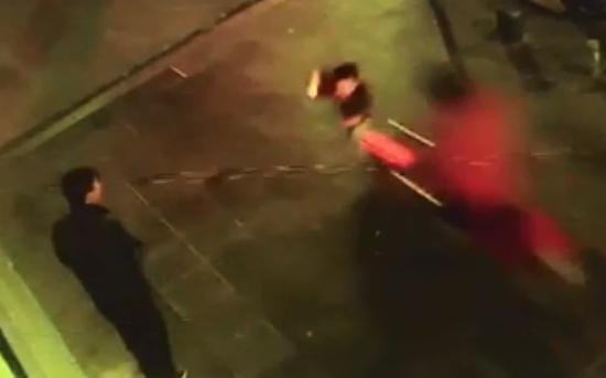 Buscan al motociclista que atropelló a un nene en la vereda y huyó a toda velocidad