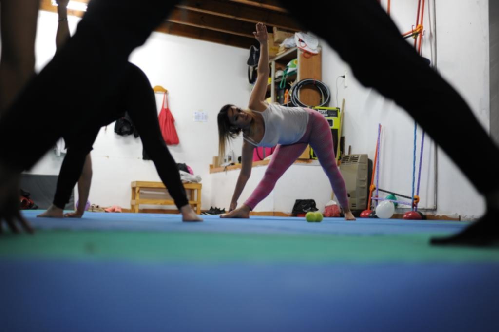Hacer yoga, una decisión que toman desde chicos hasta adultos mayores