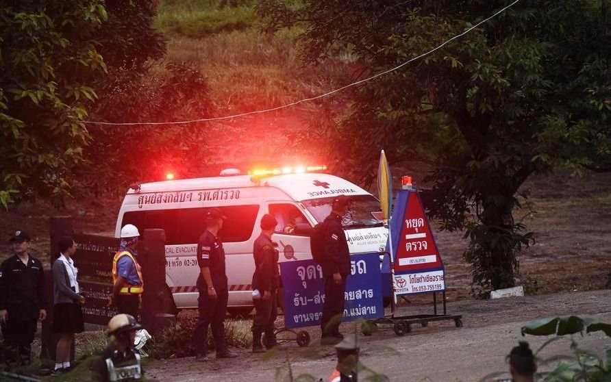 Difunden primeras imágenes de niños tailandeses atrapados en una cueva tras rescate