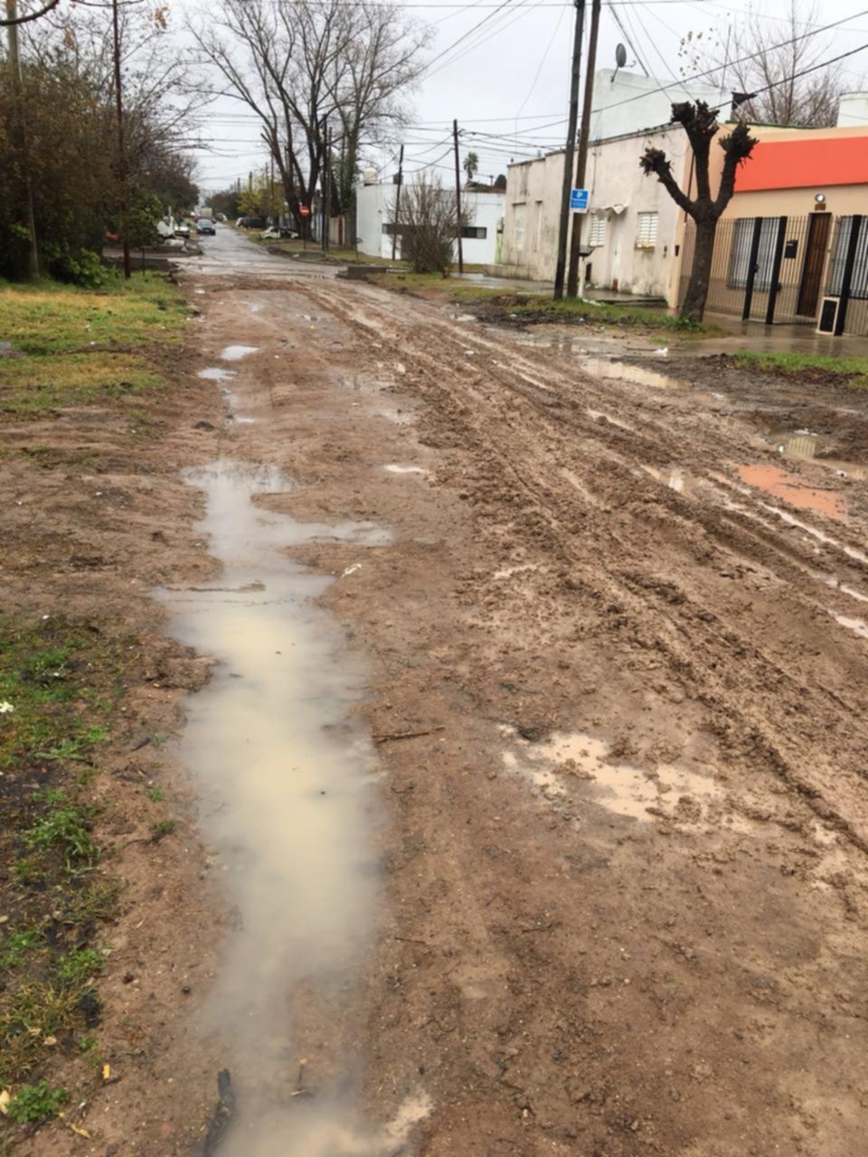 Obra inconclusa dejó un pantano en el barrio Gambier