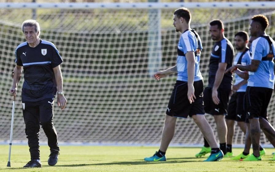 En Uruguay una escuela llevará el nombre de Tabárez y todos quieren que siga