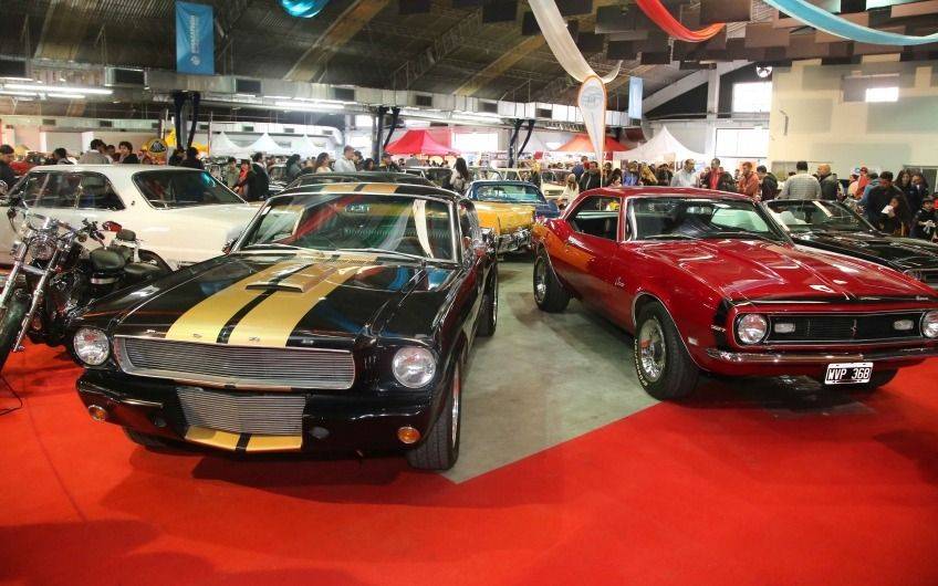 Autos clásicos y antiguos en una muestra gratuita  