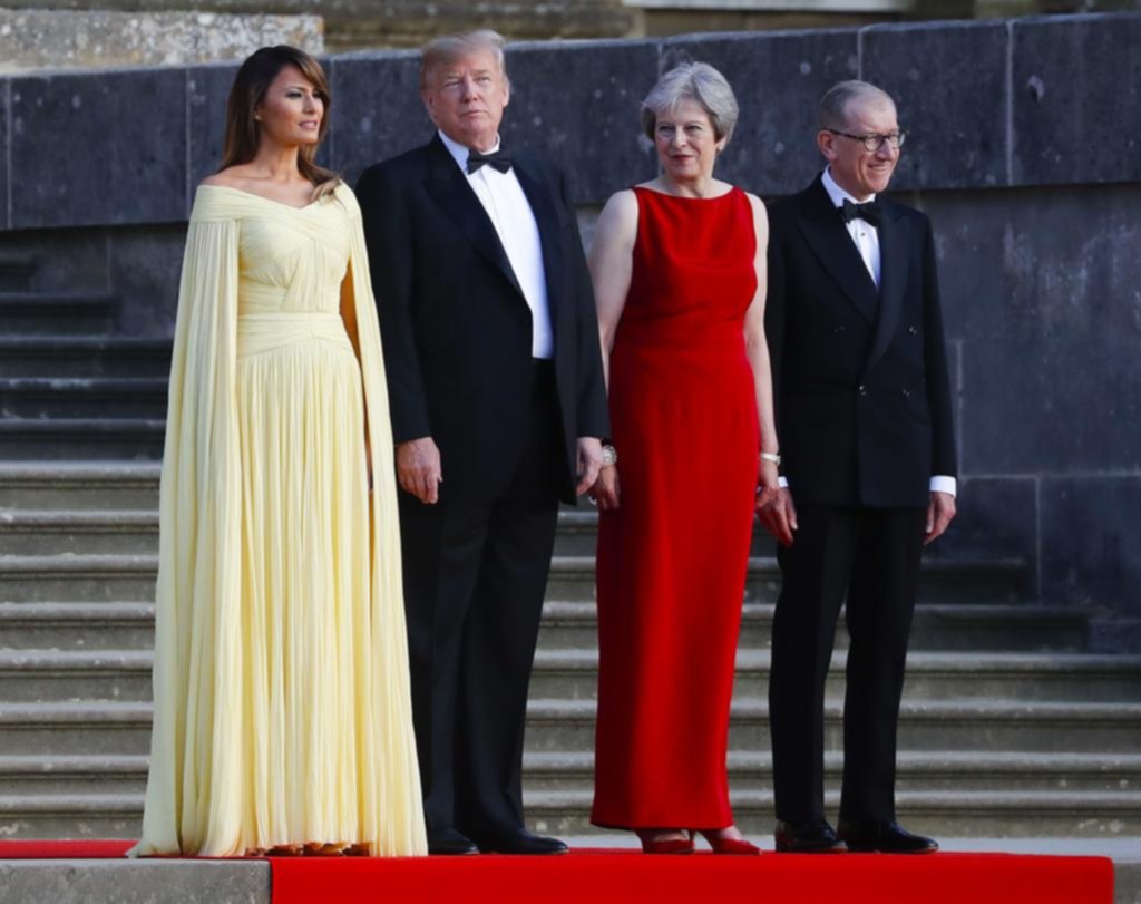 Con el pie izquierdo, Trump inició su visita a Gran Bretaña
