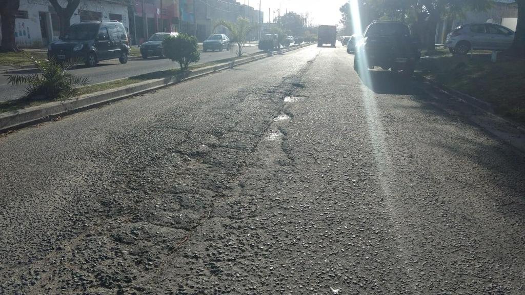 Piden por el arreglo de una calle difícil de transitar