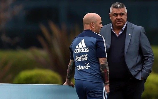 Se llegó a un arreglo y sólo falta la firma para que Sampaoli deje de ser DT de la Selección