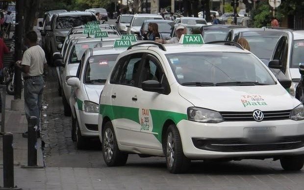 Los taxistas irán al paro el 1º de agosto en protesta contra Uber