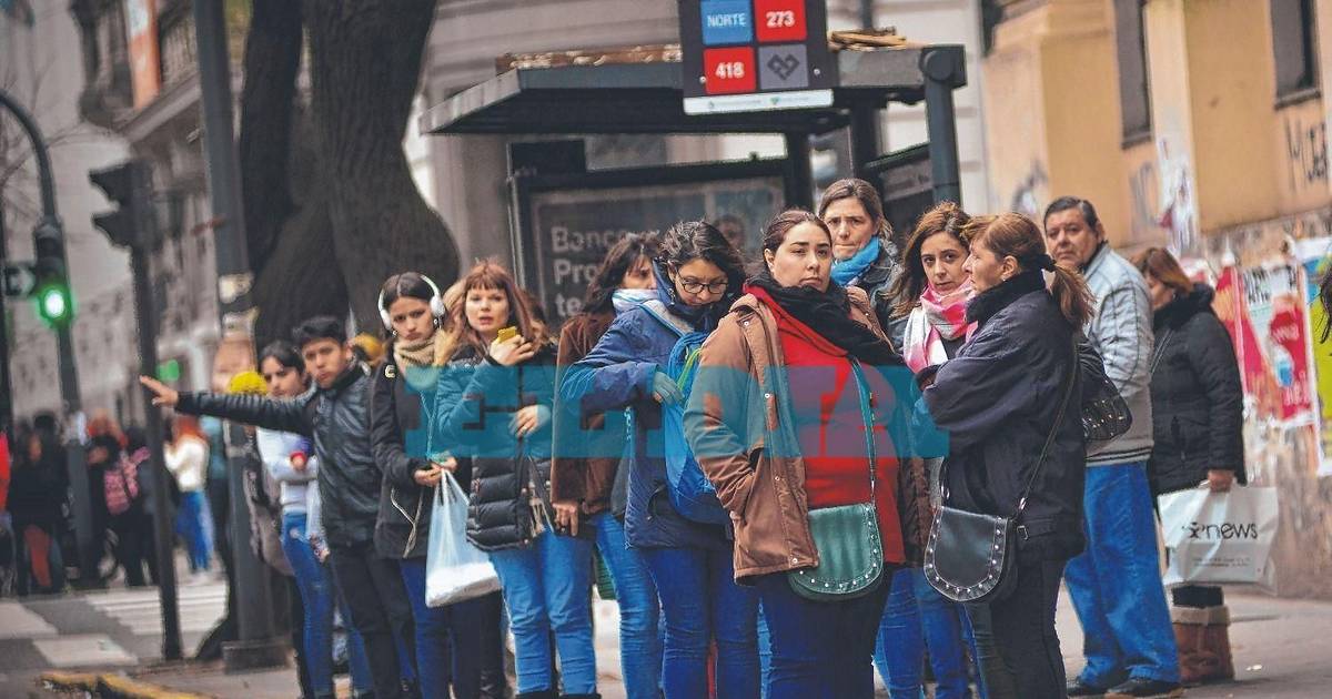 Crecen las quejas por la reducción de frecuencias de colectivos | El Dia