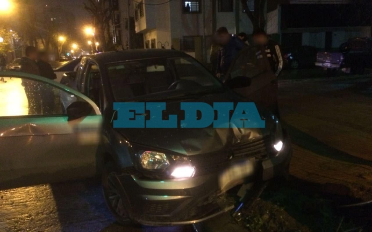 Robaron un auto y lo chocaron a pocos metros del lugar del hecho