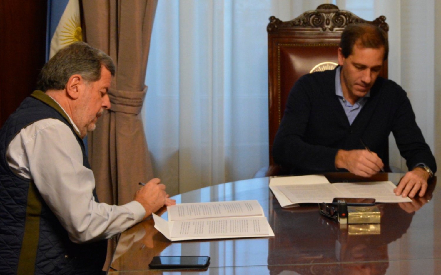 Firman convenio para potenciar desarrollo de las PyMES y capacitar a municipales  