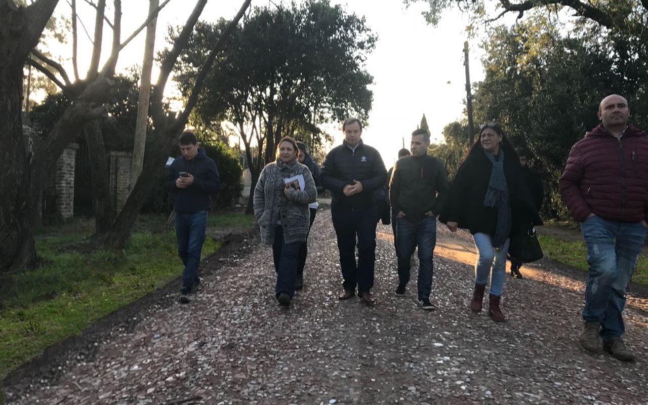 Cascallares recorrió una obra en Claypole y dialogó con vecinos 