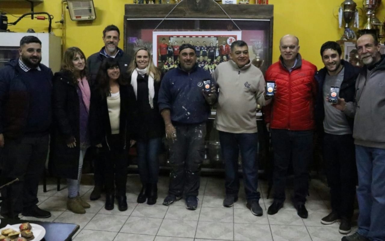 Grindetti entregó botones anti pánico en Gerli