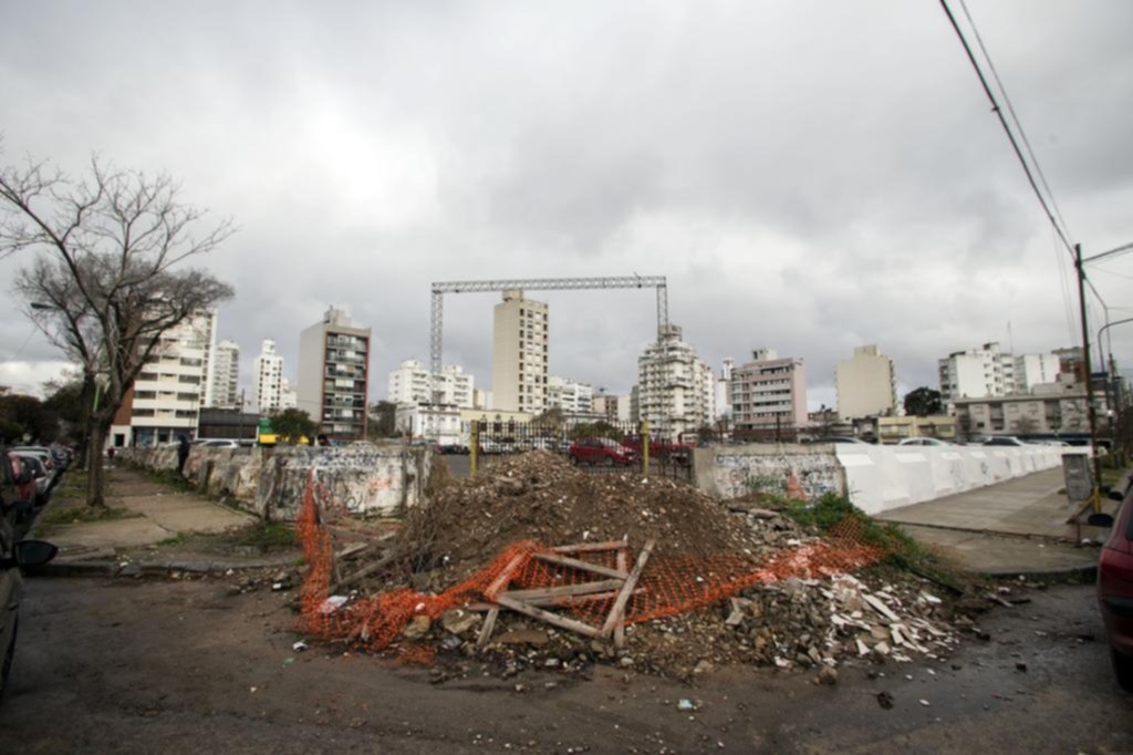 Pasó la obra y quedaron los escombros en 3, 48 y 49
