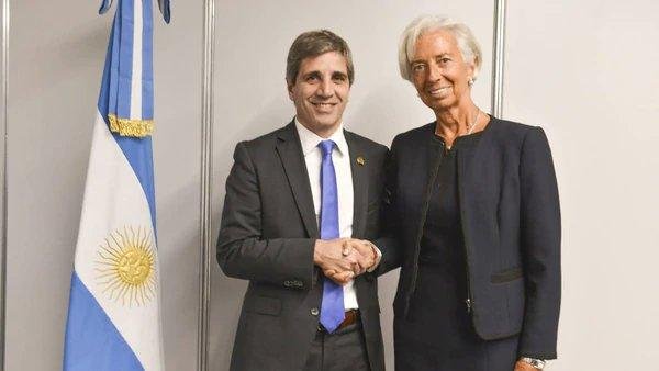 Lagarde arribó al país, se reunió con Caputo y cenó con el Presidente