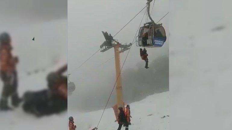 Rescataron a 6 personas de un teleférico en el Cerro Bayo