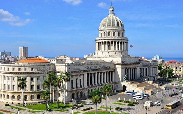 Cuba aprueba el proyecto de una nueva Constitución que reconoce propiedad privada