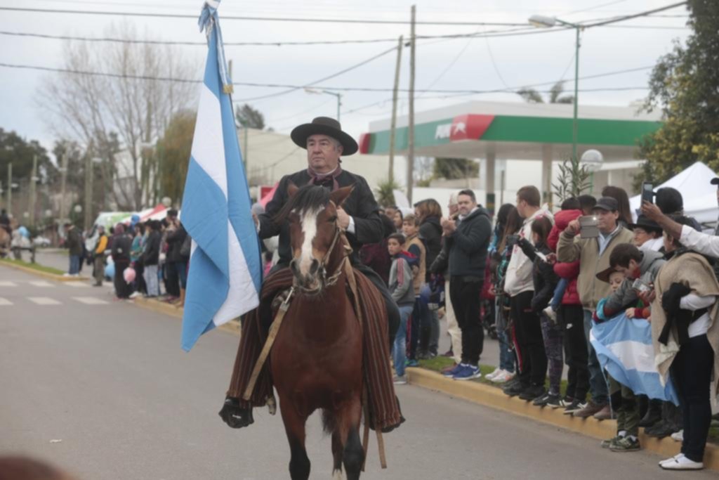 Con desfile, recitales y feria, la localidad de José Hernández festejó su cumpleaños 130