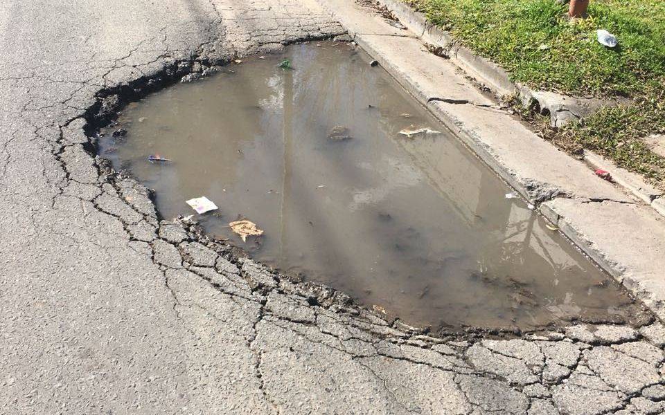 Por un cráter, en un sector de San Carlos "ya no se puede circular en auto"