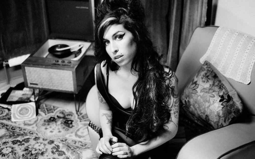 Siete años sin Amy Winehouse: una voz que era una fuerza de la naturaleza y ya no se apagará jamás
