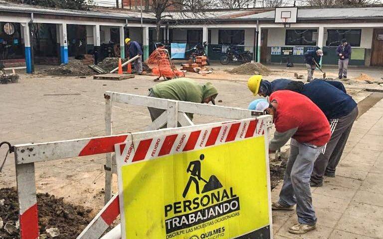 Se incorporaron cinco escuelas quilmeñas al servicio de cloacas