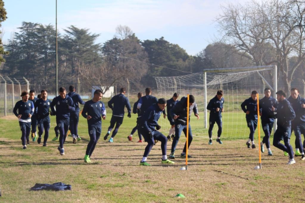 Troglio tiene una única duda para el duelo ante Olimpo y depende de la evolución de Faravelli