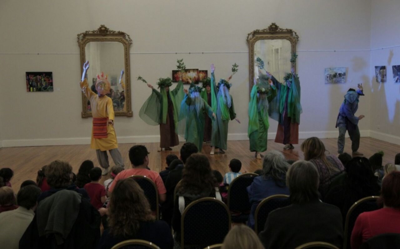 El elenco suizo de euritmia se presentó en la Casa de la Cultura quilmeña