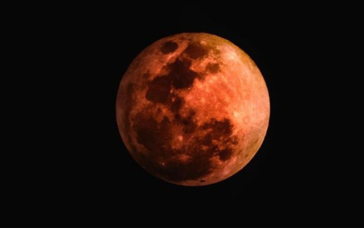 El viernes se verá el eclipse lunar más largo del siglo
