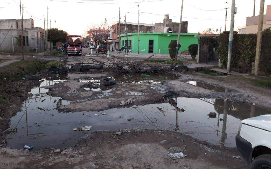 Hartazgo vecinal en barrio Aeropuerto por el estado de las calles