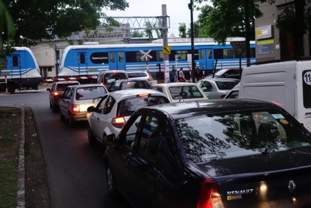 Casi mil alumnos en riesgo por falta de obras básicas en la zona de 1 y 38