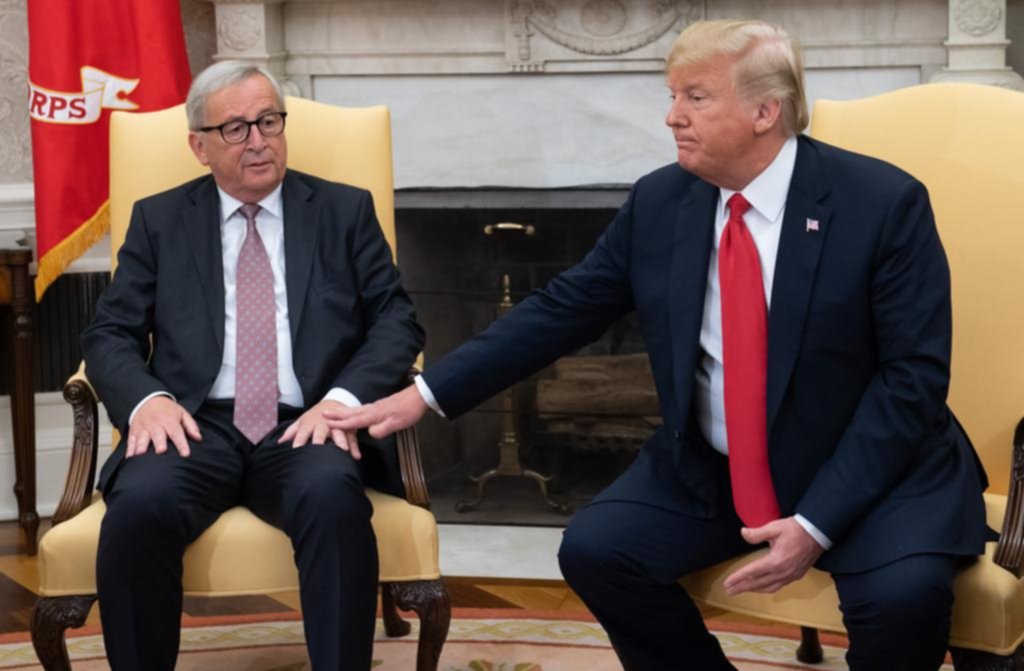 Trump y la Unión Europea alcanzan un acuerdo para desactivar su guerra comercial