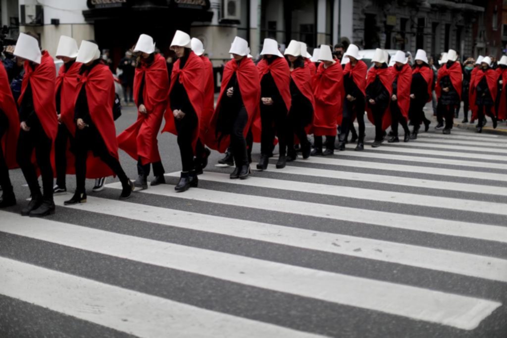 “Mujeres fértiles” marcharon a favor del aborto frente al Congreso